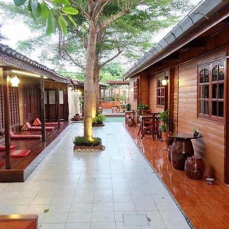 Binlar Guesthouse Phra Nakhon Si Ayutthaya Esterno foto