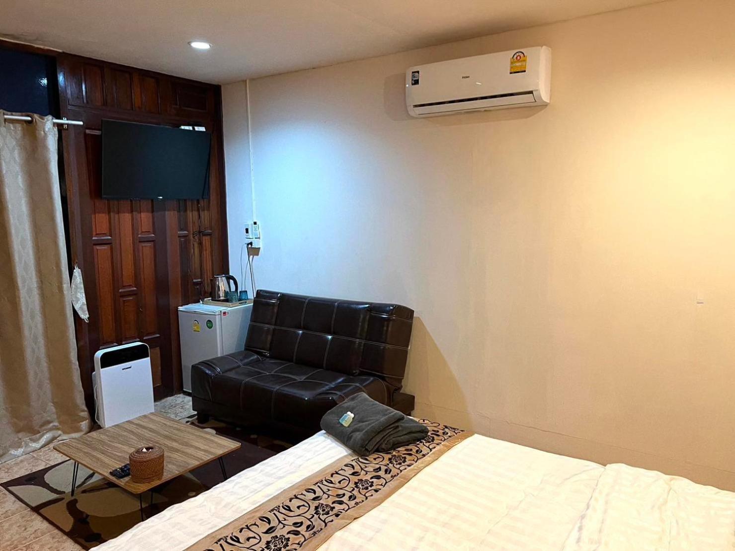 Binlar Guesthouse Phra Nakhon Si Ayutthaya Esterno foto