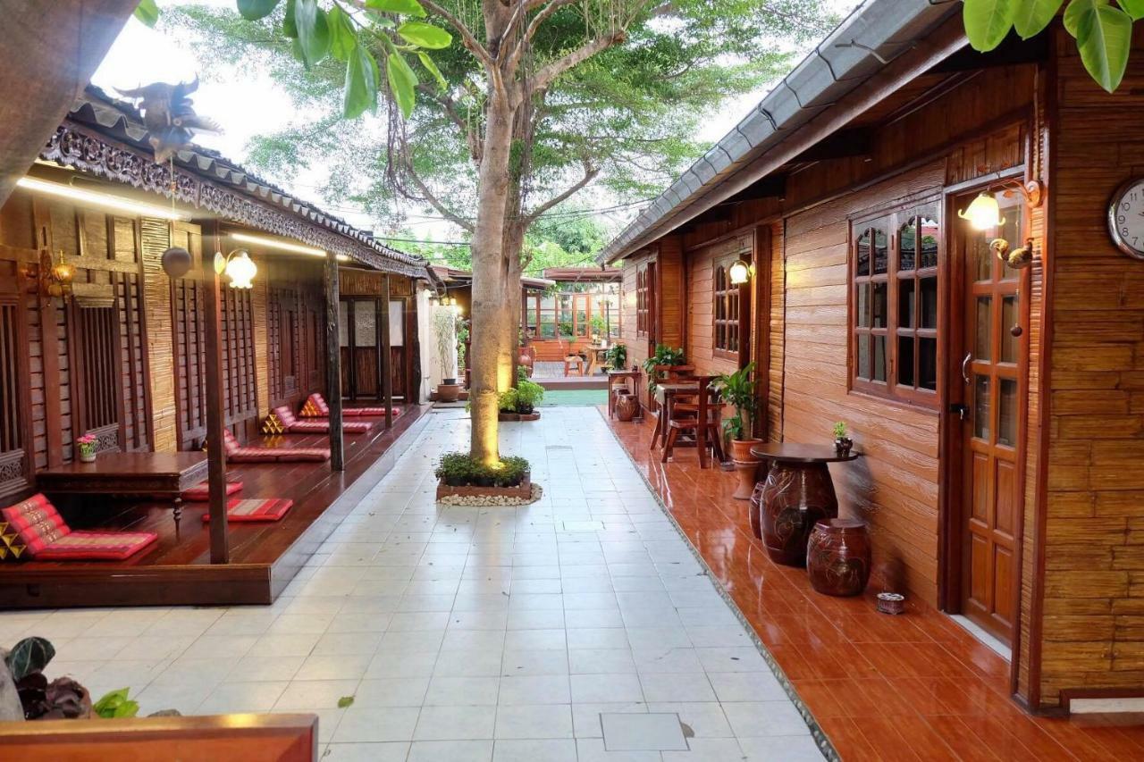 Binlar Guesthouse Phra Nakhon Si Ayutthaya Esterno foto