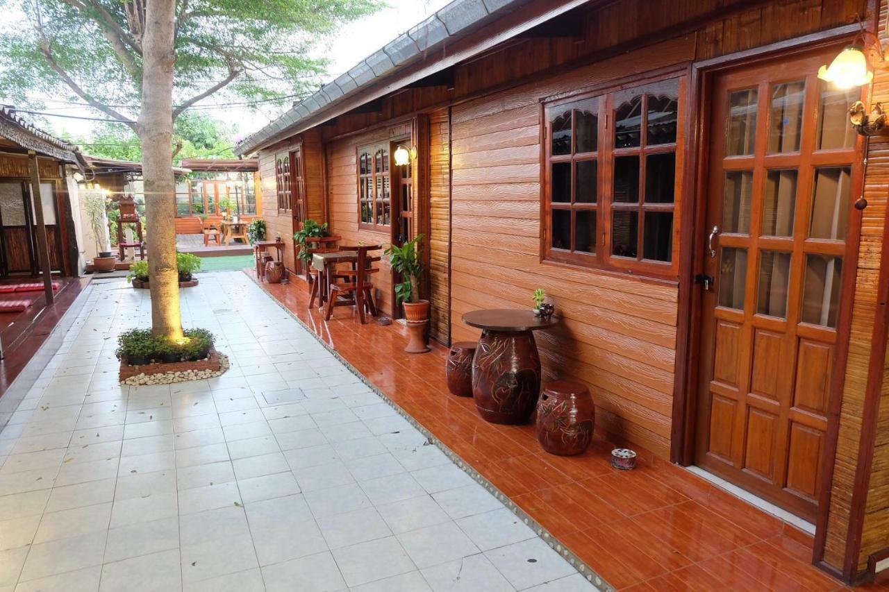 Binlar Guesthouse Phra Nakhon Si Ayutthaya Esterno foto